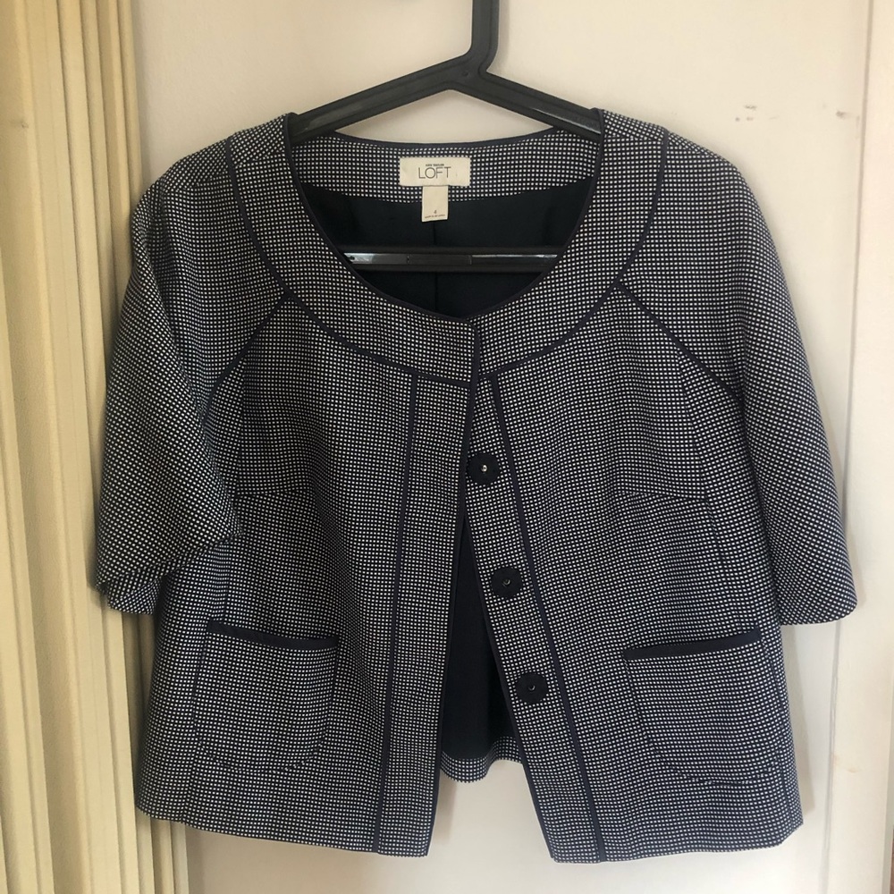 ANN TAYLOR LOFT CROP JACKET! CLASSIC AND CHIC!